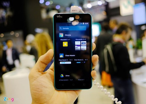 K-Cool trang bị chip 4 nhân 1,3 GHz, bộ nhớ trong 8 GB, camera chính 5 MP, hỗ trợ hai SIM và được cài sẵn Android 6.0 mới nhất. Vì đã chú trọng vào thiết kế và màn hình, nên thông số cấu hình của máy chỉ dừng ở mức trung bình.