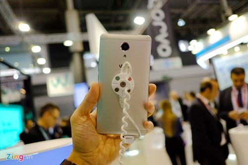 Máy có thiết kế tương tự như model 5 inch, chỉ khác ở kích thước được nâng lên 5,5 inch.