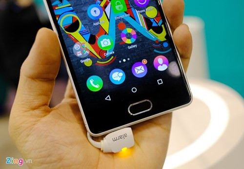 Cảm biến vân tay được đặt ở mặt trước và cũng có tác dụng như nút home. Dù vậy, ba phím cơ bản vẫn được bố trí bên trong màn hình. uFeel chạy trên hệ điều hành Android có giao diện tuỳ biến riêng. Màn hình 5 inch, camera chính 13 MP và phụ 5 MP. Vi xử lý 4 nhân tốc độ 1,3 Ghz và hỗ trợ 4G LTE.