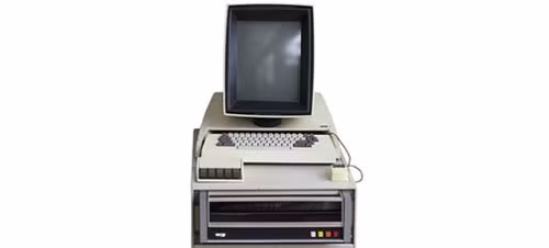  6. Alto. Xeror PARC phát triển máy tính đầu tiên năm 1973 có tên gọi Alto. Loại máy tính này có chuột, giao diện người dùng bằng đồ họa đơn giản. Tuy nhiên, thiết kế của chúng quá tồi tệ khiến những công nghệ gia nổi tiếng thế giới như Steve Jobs và Bill Gates ngán ngẩm bỏ qua khi nhìn thấy chúng.