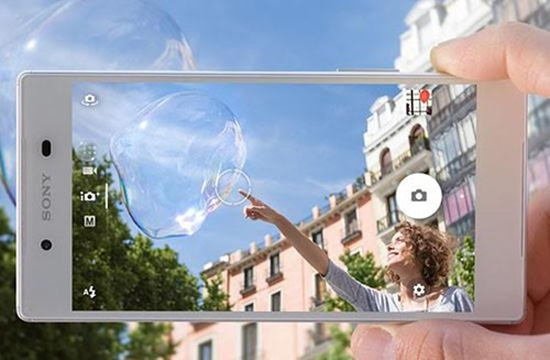 Dòng Sony Xperia Z5. Sony đã cải tiến chất lượng camera của các sản phẩm trong gia đình sản phẩm Xperia Z5 của mình, mang đến khả năng chụp ảnh ấn tượng mà người dùng khó có thể phàn nàn về chất lượng chung mà ứng dụng chụp ảnh của nó đem lại. Thật khó có thể ngạc nhiên khi Xperia Z5 được DxOMark đánh giá là sản phẩm chụp ảnh tốt nhất hiện nay, vượt mặt những ông lớn thuộc dòng Galaxy S6 hay iPhone 6S. Đáng buồn là nó lại không được Sony trang bị tính năng điều khiển đầy đủ bằng tay cũng như hỗ trợ chụp ảnh định dạng RAW.