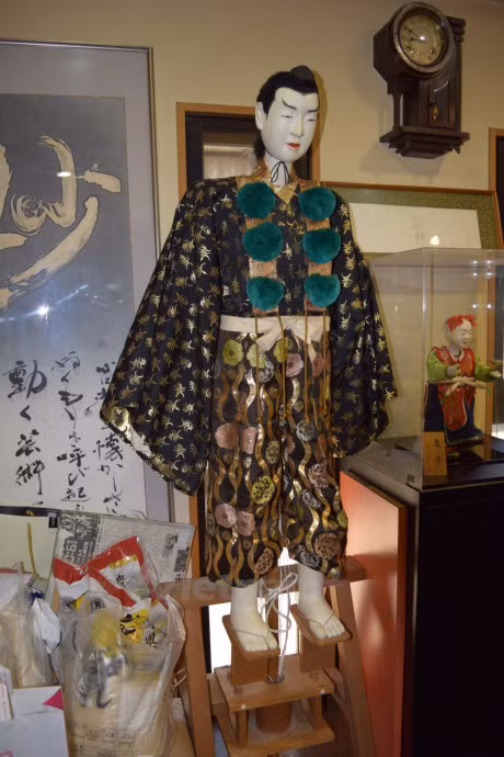 Công đoạn khó nhất trong chế tác Karakuri chính là tạo khuôn mặt búp bê và tạo chuyển động búp bê. (Ảnh: Nguyễn Tuyến/Vietnam+)