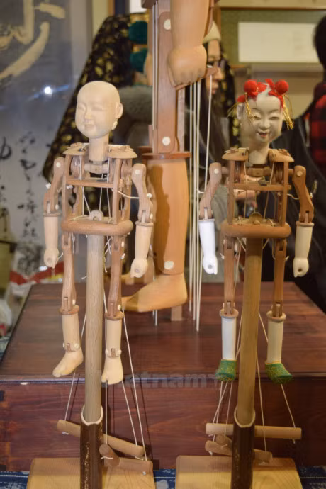 Búp bên Karakuri được làm hầu như chỉ để phục vụ cho các lễ hội, trang trí và làm quà tặng trong các dịp quan trọng. (Ảnh: Nguyễn Tuyến/Vietnam+)