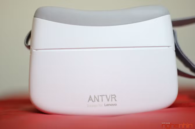 Điều đó đồng nghĩa chỉ cần kính Lenovo ANTVR và ThearterMax (khả năng nhân đôi hiển thị một nội dung hình ảnh trên màn hình) là người dùng đã có thể trải nghiệm cảm giác như ở rạp chiếu với âm thanh Dolby Atmos trang bị sẵn trên smartphone.