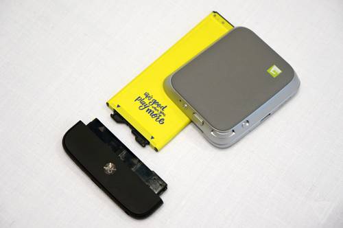 LG G5 và những người bạn sẽ lên kệ vào đầu tháng 4. The Verge gọi đây là thiết bị định nghĩa lại smartphone Android cao cấp.