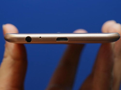 ộ đôi camera này được trợ sáng bằng đèn flash LED. Máy ảnh “tự sướng” của X Cam có độ phân giải 8 MP.