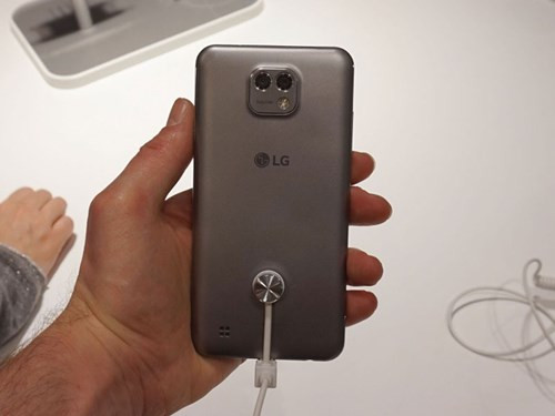 Model này được cài sẵn hệ điều hành Android 6.0.1 Marshmallow ngay khi xuất xưởng.