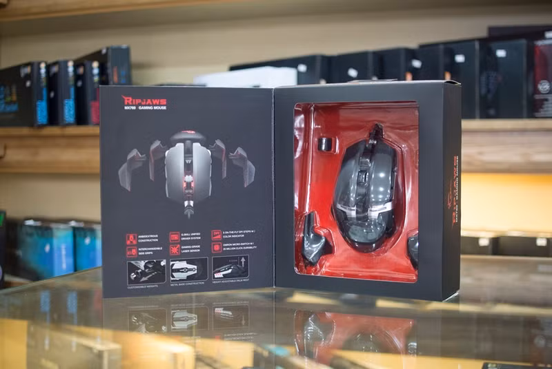 Cách thức đóng gói dạng mở xem trước giúp người mua có thể ướm thử bàn tay vào sản phẩm để tìm hiểu rõ ràng hơn.