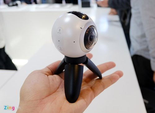 Theo Samsung, Gear 360 có thể ghi hình ở độ phân giải 3.840 x 1.920 pixel, gần đạt đến độ phân giải 4K.