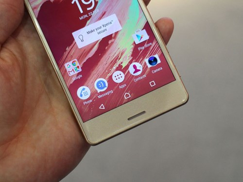 Sony Xperia X có 4 màu sắc gồm đen, trắng, vàng và vàng hồng.