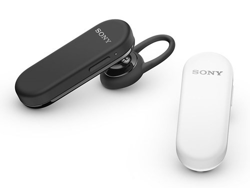  3. Tai nghe Bluetooth. Tai nghe Bluetooth là công cụ hữu ích đối với những người thường xuyên phải di chuyển trên đường, bởi nó giúp chúng ta có thể trò chuyện điện thoại hay nghe nhạc ngay cả khi đang điều khiển xe. Nhờ sự gọn nhẹ, tai nghe Bluetooth được nhiều người ưa thích hơn so với những chiếc tai nghe có dây. Để sở hữu một chiếc tai nghe Bluetooth làm quà tặng, người dùng chỉ cần bỏ ra số tiền chưa tới 1 triệu đồng.