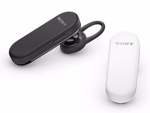  3. Tai nghe Bluetooth. Tai nghe Bluetooth là công cụ hữu ích đối với những người thường xuyên phải di chuyển trên đường, bởi nó giúp chúng ta có thể trò chuyện điện thoại hay nghe nhạc ngay cả khi đang điều khiển xe. Nhờ sự gọn nhẹ, tai nghe Bluetooth được nhiều người ưa thích hơn so với những chiếc tai nghe có dây. Để sở hữu một chiếc tai nghe Bluetooth làm quà tặng, người dùng chỉ cần bỏ ra số tiền chưa tới 1 triệu đồng.