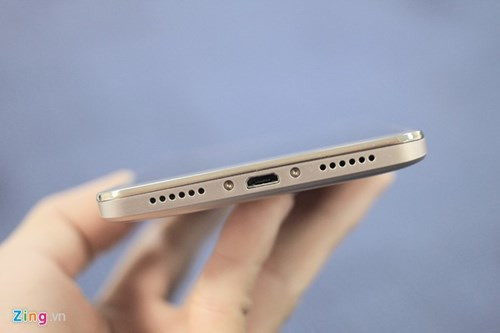 Huawei GR5 được trang bị thỏi pin 3.000 mAh, dùng cổng sạc micro USB truyền thống.