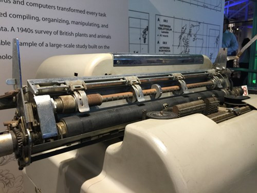 Được thành lập từ năm 1996, Bảo tàng máy tính là tổ chức lớn nhất thế giới chuyên tập hợp, lưu trữ và lưu lại lịch sử công nghệ và máy tính thế giới.