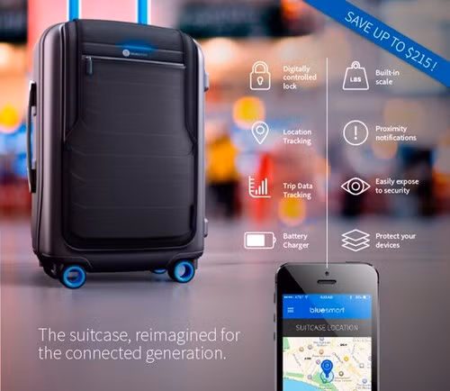  1. Vali Bluesmart – Giá 399 USD. Theo dõi vị trí, tự đo trọng lượng, sạc pin điện thoại và máy tính bảng, khóa thông minh là những ưu điểm của chiếc vali thông minh Bluesmart. Với những chiếc vali này, bạn sẽ luôn biết vị trí bạn để chúng ở đâu và hiển thị vị trí của vali trên điện thoại Android hoặc iPhone tại mọi thời điểm. Ngoài ra, chiếc vali này còn trang bị hệ thống khóa tích hợp Bluetooth, vì vậy chúng có thể khóa tự động khi bạn rời chúng và mở khóa khi bạn lại gần chỉ bằng chiếc điện thoại trong túi. Bạn cũng có thể thiết lập ứng dụng cảnh báo nếu bạn rời khỏi chiếc va li này, do đó bạn không bao giờ lo quên hành lý ở một nơi nào đó.