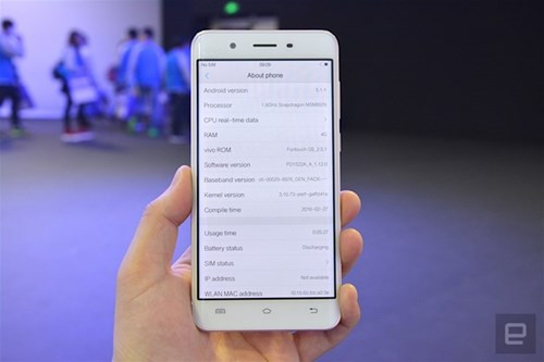 Máy chạy phiên bản Android 5.1, kèm giao diện tùy biến riêng. Hãng đã cho phép đặt trước bản tiêu chuẩn tại Trung Quốc với giá tương đương 560 USD. Bản cao cấp lên kệ sau đó (chưa rõ thời gian) với giá tương đương 650 USD. Cả 2 đều có các màu vàng và hồng.