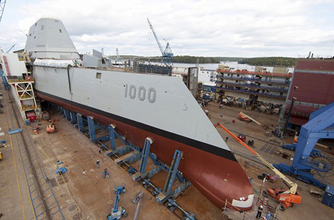 Siêu tàu khu trục DDG-1000 cơ bản đã hoàn thiện với việc lắp đặt hệ thống vũ khí, kiến trúc thượng tầng, sơn bên ngoài và sẵn sàng hạ thủy.