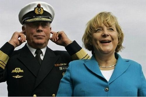 Mái tóc kiểu "tôi vừa ra khỏi giường" của nữ Thủ tướng Merkel.