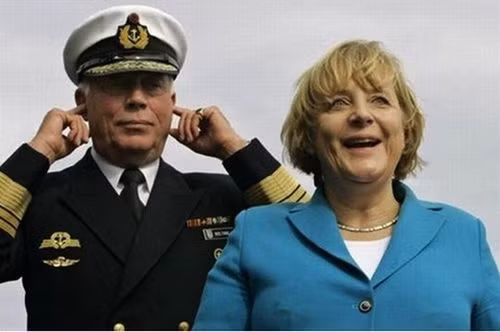 Mái tóc kiểu "tôi vừa ra khỏi giường" của nữ Thủ tướng Merkel.