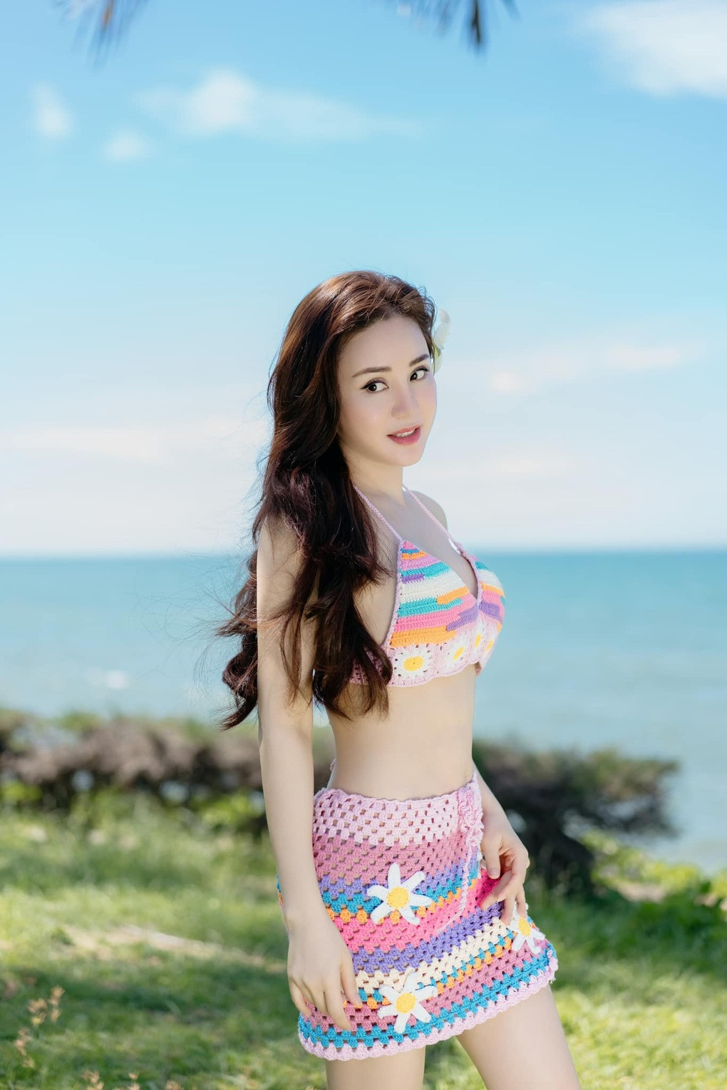 Vy Oanh khoe ảnh mặc đồ bơi 2 mảnh trong chuyến du lịch hè, gây ấn tượng bởi vóc dáng mảnh mai, 3 vòng quyến rũ.