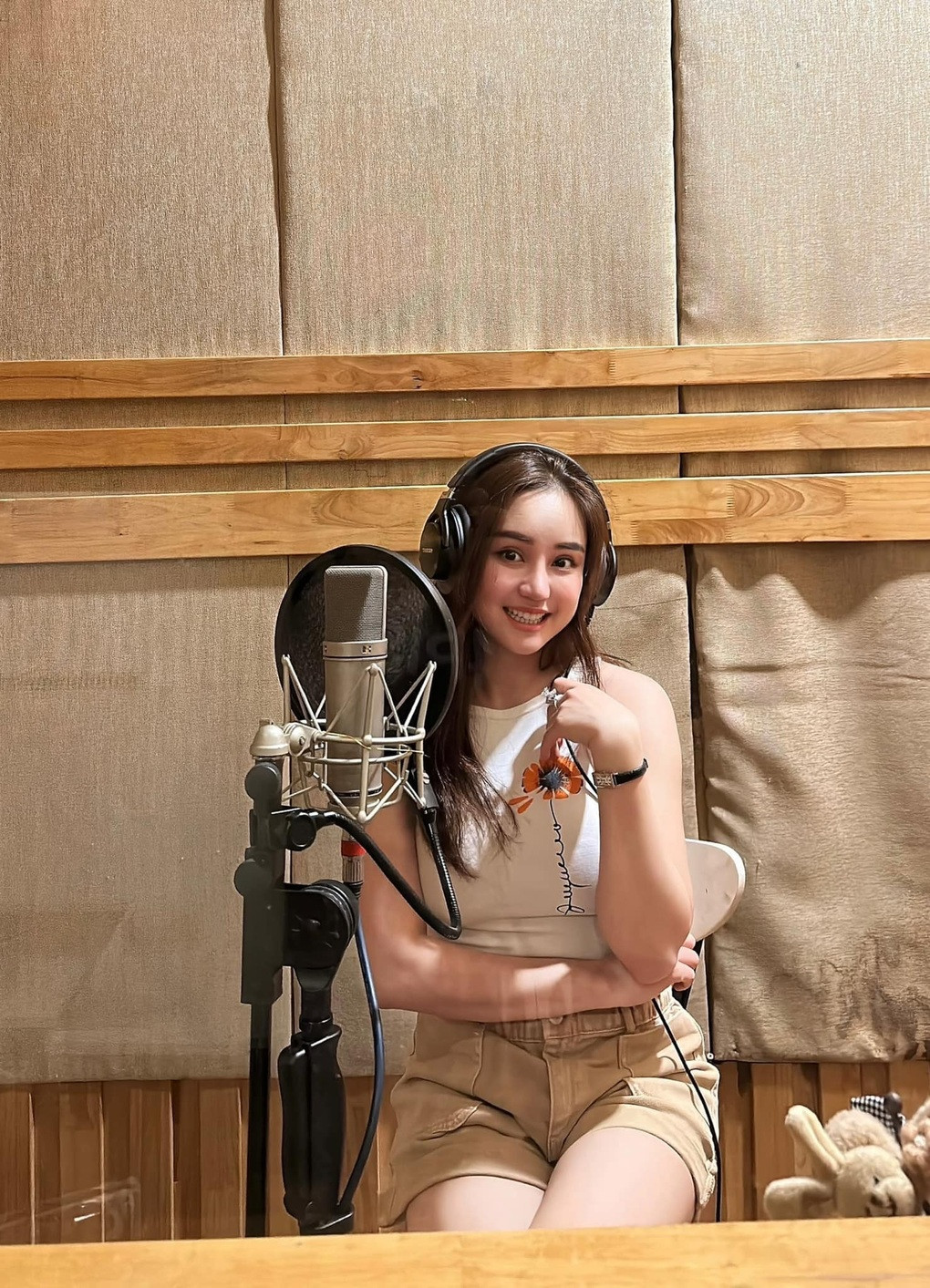 Ở tuổi 38, ca hát với Vy Oanh là công việc nuôi dưỡng đam mê bởi cô không đặt nặng chuyện kiếm tiền. Dịp cuối năm, ca sĩ dự kiến xuất hiện trong một chương trình ca nhạc tại Hà Nội.