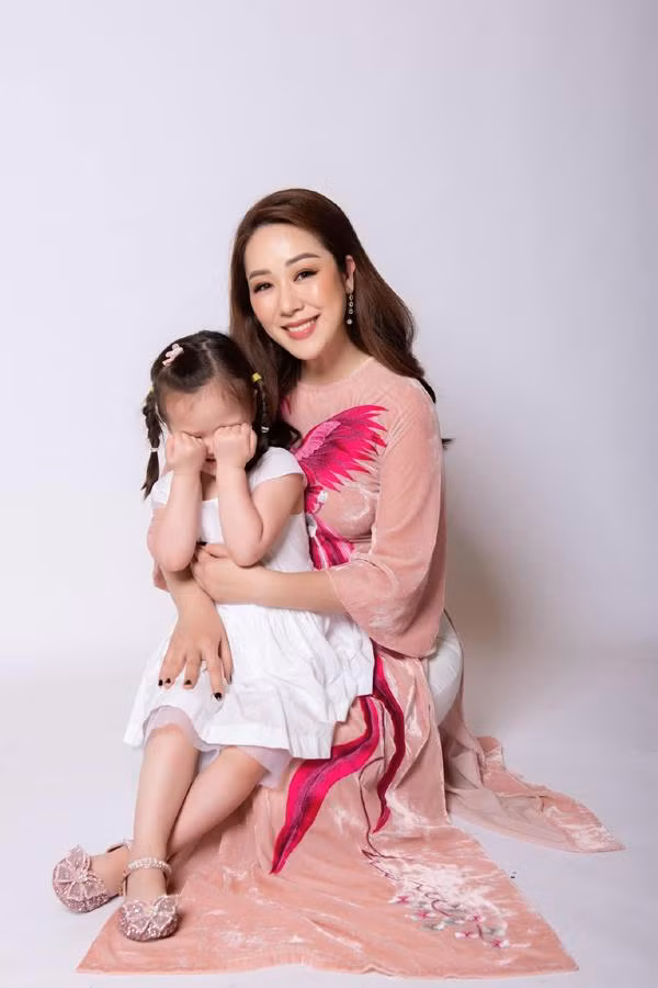 Khong tham gia showbiz, cuoc song cua Hoa hau Ngo Phuong Lan gio ra sao?-Hinh-5