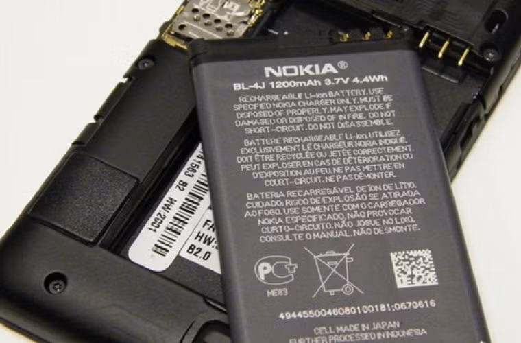 Công nghệ sản xuất pin không có đổi mới gì nhiều trong suốt nhiều thập kỷ vừa qua và đã đến lúc các nhà sản xuất trình làng công nghệ mới của mình để đáp ứng nhu cầu năng lượng đang ngày một tăng lên của các thiết bị thông minh. Người dùng có thể hi vọng về một khối pin mang mác 2.0 chạy bằng năng lượng nguyên tử, chạy bằng dầu diesel hay thậm chí làm bằng graphit.