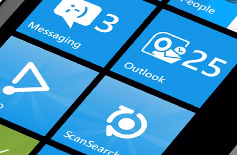 Tương tự như Windows 8.1 trên PC, dự kiến Windows Phone 8.1 sẽ là phiên bản cập nhật lớn tiếp theo cho nền tảng di động. Có giao diện trực quan tương tự phiên bản trước nhưng việc hỗ trợ những màn hình có độ phân giải cao lên đến 1080p có thể sẽ tạo đà cho Windows Phone thay thế người anh em RT bị ghét bỏ. Ngoài ra, Windows Phone 8.1 cũng có thể có tính năng trợ lí giọng nói Cortana tương tự đối thủ Google Now và Siri. Ngoài ra còn có những tính năng khác như Trung tâm thông báo hay Live Tiles update liên tục và rất nhiều tiện ích khác đi kèm.