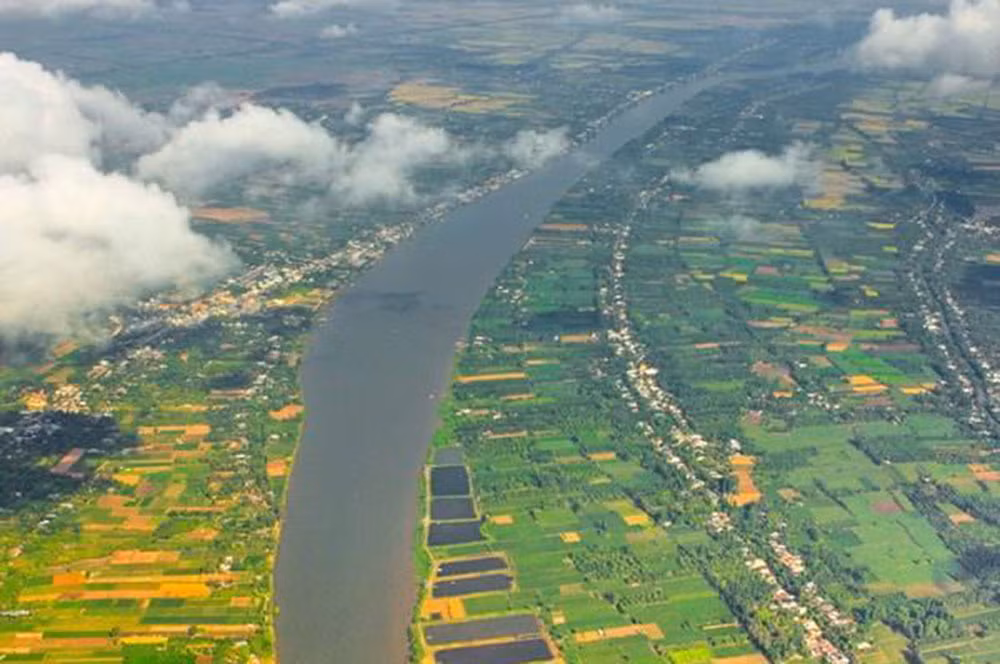 Bat ngo ve 2 dong song dai nhat Viet Nam-Hinh-4