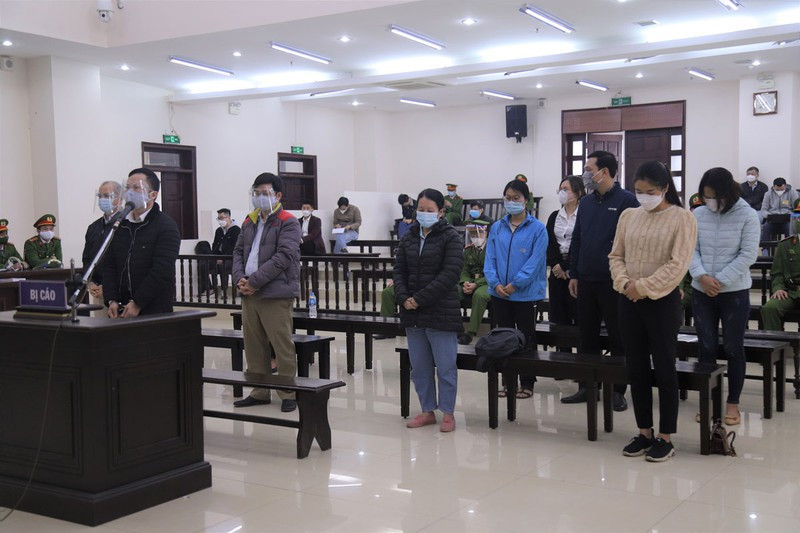 Nhung can bo nao da mua bang gia cua Dai hoc Dong Do?