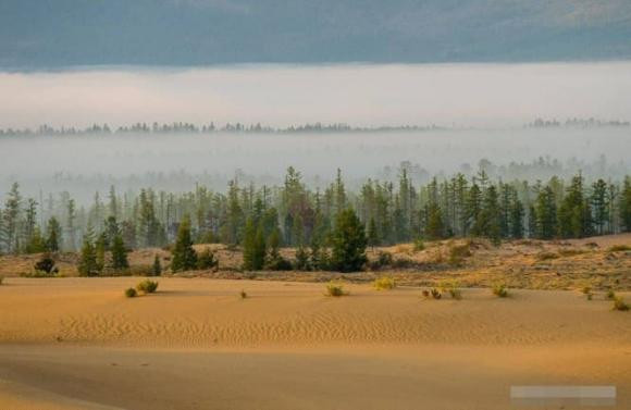 "Chara Sands" là một trong những điểm thu hút khách du lịch nhất trên sa mạc, chỉ cách khu định cư của con người 10 km.