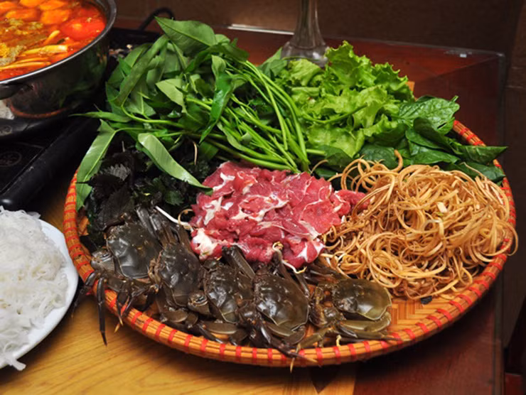 Cà ra có thể chế biến thành nhiều món ăn khác nhau như cà ra rang me, cà ra hấp…, nhưng món ăn độc đáo, lạ nhất có lẽ là lẩu cà ra.