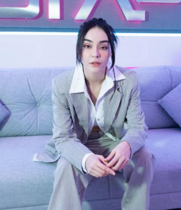 Nhan sac Lan Khue hiem hoi tai xuat qua ong kinh camera thuong-Hinh-10