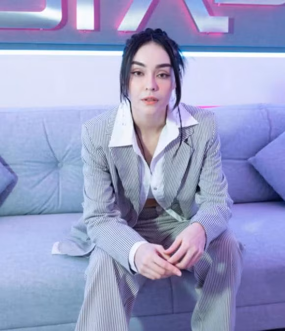 Nhan sac Lan Khue hiem hoi tai xuat qua ong kinh camera thuong-Hinh-10