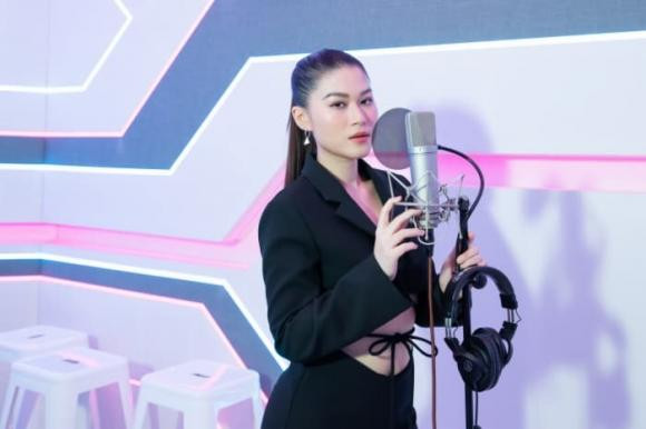 Nhan sac Lan Khue hiem hoi tai xuat qua ong kinh camera thuong-Hinh-8