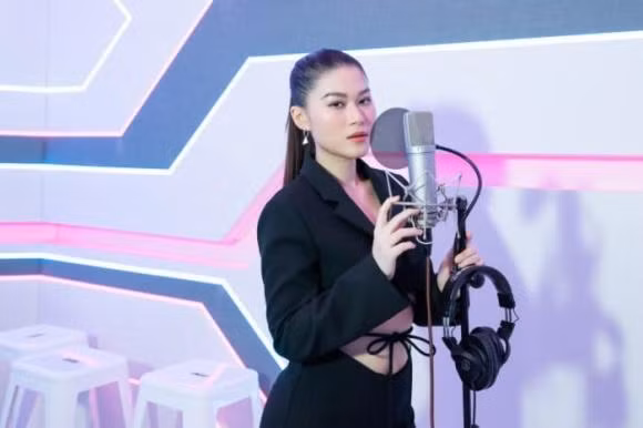 Nhan sac Lan Khue hiem hoi tai xuat qua ong kinh camera thuong-Hinh-8