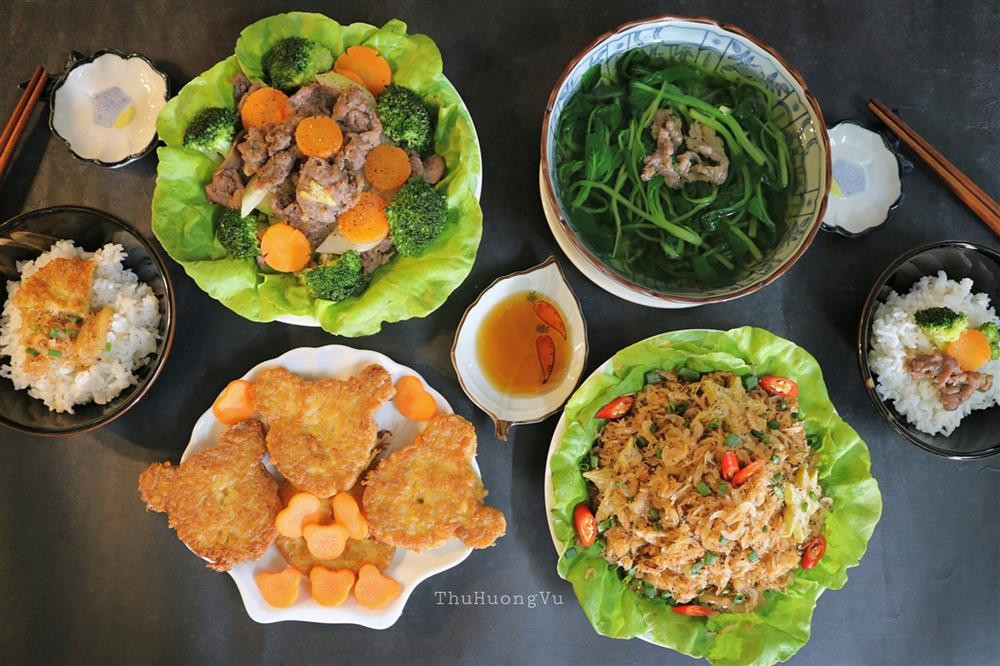 Là một nhân viên không rảnh rỗi nhưng mỗi khi có thời gian là chị lại vào bếp nấu cơm cho gia đình. Với chị, nấu ăn chính là sở thích và căn bếp là nơi giúp 8x giải toả được nhiều căng thẳng trong cuộc sống.