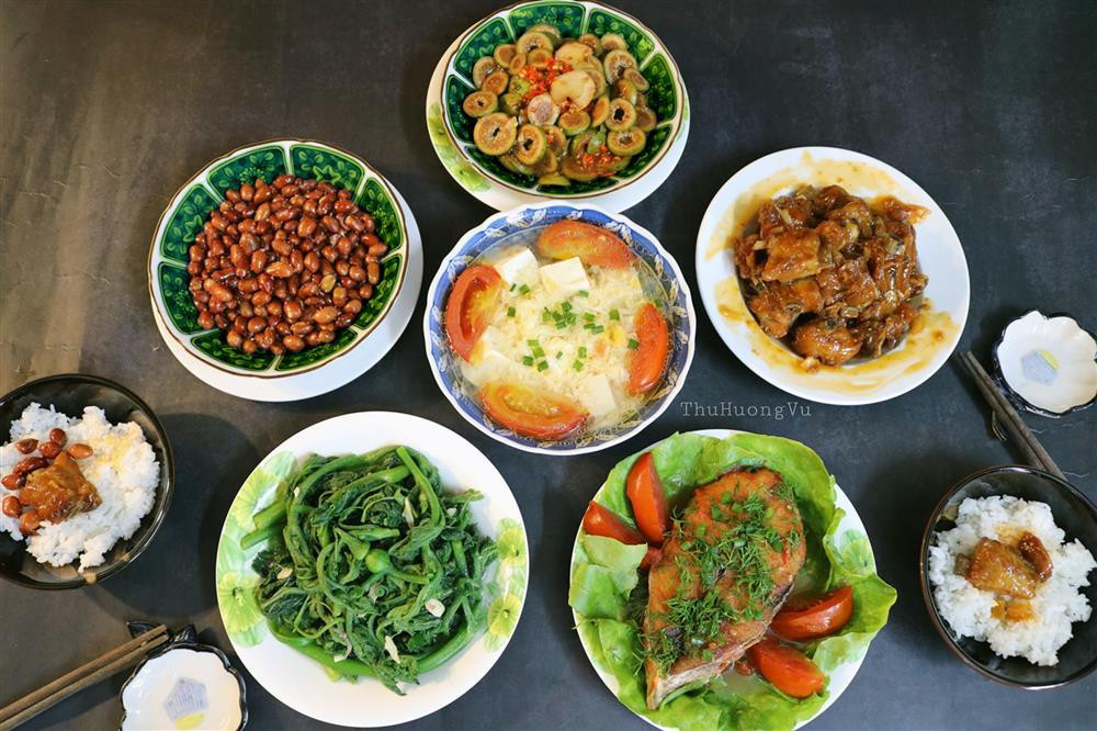 Khi được hỏi về cảm hứng nấu ăn, chị Hương cho biết: ''Cảm hứng lớn nhất là từ khi cho bé đầu tiên ăn dặm. Mình có tính chăm con nên hay tìm tòi cách nấu nhiều món ăn hợp khẩu vị bé và gia đình. Kết hợp các kiến thức dinh dưỡng học hỏi trên mạng''.