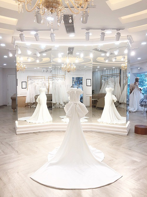 Điểm 10 cho bộ váy cưới của vợ Công Phượng, giá cực bất ngờ - Hình 7 Diem 10 cho bo vay cuoi cua vo Cong Phuong, gia cuc bat ngo-Hinh-7