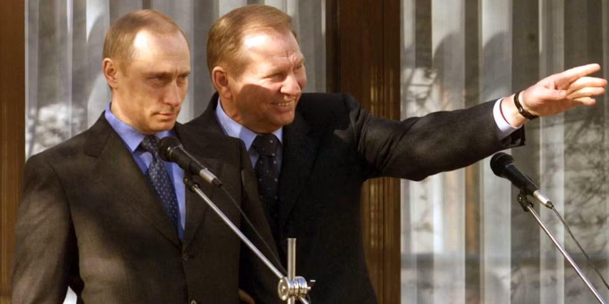 Tổng thống Ukraine Leonid Kuchma và Tổng thống Putin trong một cuộc họp ở Odessa hồi tháng 3/2002.