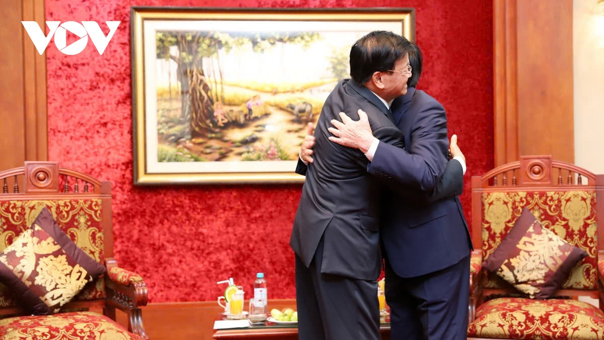 Sau đó, Tổng Bí thư, Chủ tịch nước Lào Thongloun Sisoulith tiếp tục có cuộc gặp với nguyên Chủ tịch nước Trương Tấn Sang (ảnh Hà Khánh)