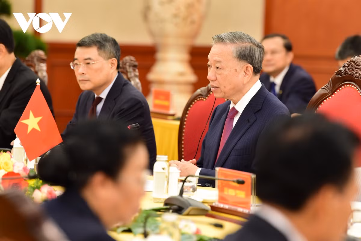 Hai bên cũng nhất trí tạo bước đột phá về hợp tác kinh tế, văn hóa, khoa học-kỹ thuật trên cơ sở khai thác, phát huy tối đa tiềm năng và thế mạnh của mỗi nước, đẩy mạnh thực chất kết nối hai nền kinh tế về thể chế, hạ tầng cơ sở, giao thông, viễn thông, du lịch, đồng thời thúc đẩy kết nối ba nền kinh tế Việt Nam - Lào - Campuchia đã được chính phủ của ba nước thống nhất.