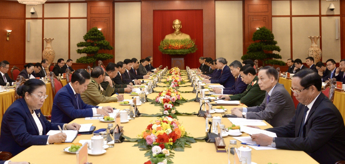 Ngày 11/9, tại Thủ đô Hà Nội, đã diễn ra Cuộc gặp cấp cao giữa Đảng Cộng sản Việt Nam và Đảng Nhân dân Cách mạng Lào do Tổng Bí thư, Chủ tịch nước Tô Lâm và Tổng Bí thư, Chủ tịch nước Lào Thongloun Sisoulith đồng chủ trì. Đây là cơ chế hợp tác có ý nghĩa quan trọng trong quan hệ giữa hai Đảng, hai nước, góp phần tăng cường và làm sâu sắc hơn nữa quan hệ đoàn kết đặc biệt giữa hai Đảng, hai Nhà nước và nhân dân hai nước Việt Nam - Lào.