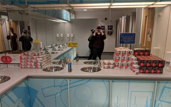 Sản phẩm chăm sóc cá nhân hoàn toàn miễn phí cho phụ nữ: Một năm trước, Scotland đã trở thành quốc gia đầu tiên cung cấp các sản phẩm chăm sóc cá nhân miễn phí cho phụ nữ.Chúng có sẵn trong các tổ chức của Chính phủ như thư viện, trường học và các trung tâm công cộng. 