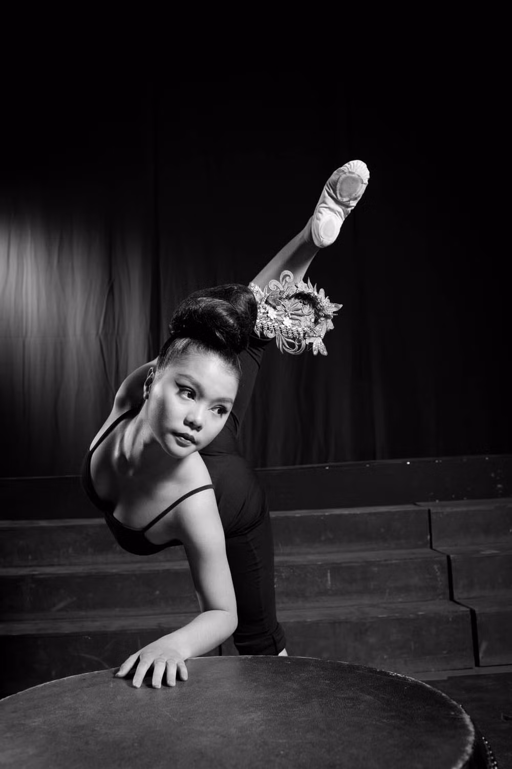 Chuẩn bị cho show diễn "Sắc Sen" diễn ra tại nhà hát TPHCM cuối tháng 8, Linh Nga, Mai Trung Hiếu và các diễn viên nhí của Nhà hát Bông Sen đang tích cực luyện tập