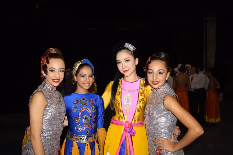 Linh Nga từng chia sẻ, khi dời trường cô chỉ sợ không có dịp quay lại và không có dịp nói với các bạn đồng nghiệp là mình vẫn theo nghề. Vì bản thân cũng chẳng biết có đủ nghị lực để đi tiếp nữa không. Nhưng sau 5 năm cô đã có rất nhiều câu chuyện để kể với các bạn.