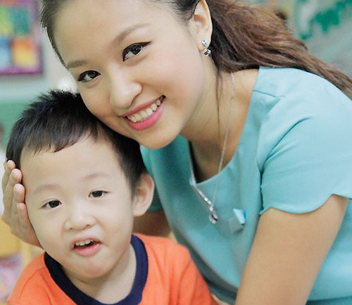 Hai mẹ con Vân Hugo và bé Bin