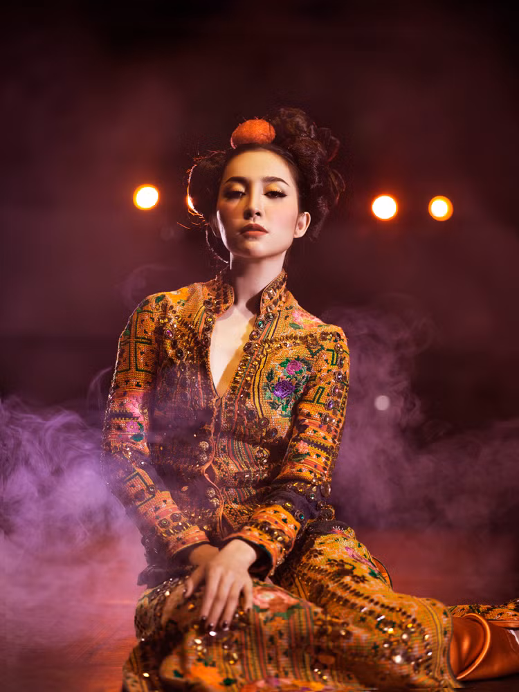 Tất bật với con gái nhỏ chưa tròn một tuổi, chuỗi nhà hàng mới khai trương nhưng Linh Nga vẫn dành thời gian cho múa. Với Linh Nga, múa mới là nơi cô được là chính mình.