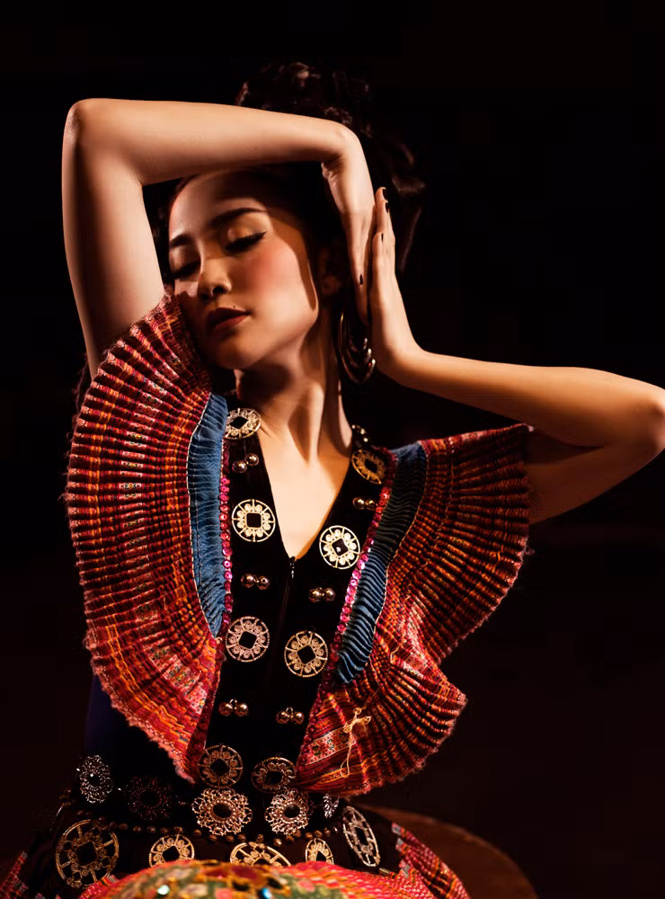 Như để chạy đua với thời gian, ngay trong năm 2013 cô tham gia hai show múa lớn của nhà hát Bông Sen, nơi mình đang công tác.