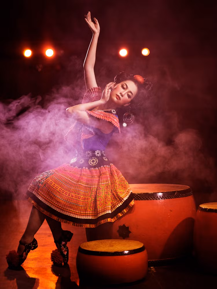 Linh Nga từng tâm sự, với nghệ sĩ múa, sau sinh con ít nhất một năm sau các diễn viên mới lên sàn tập. Nhưng vì tình yêu, chỉ sau một tháng sau sinh cô đã trở lại với sàn diễn